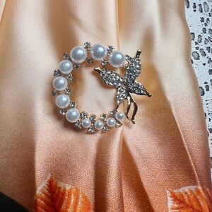 NEW ✨Pearl & Crystal Fairy Circle Brooch - Gold Tone
